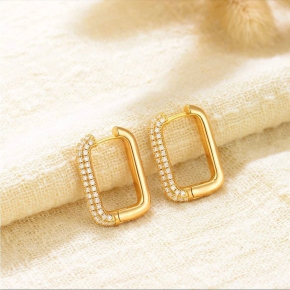Pave CZ Crystal Oval Hoop Earrings 2023 style New Huggies Gold Plated - Picture 1 of 10